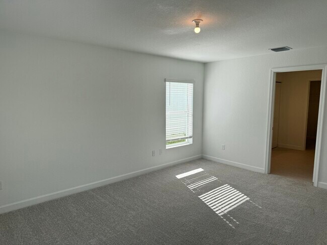 Building Photo - 10445 NW Suncrest Lp