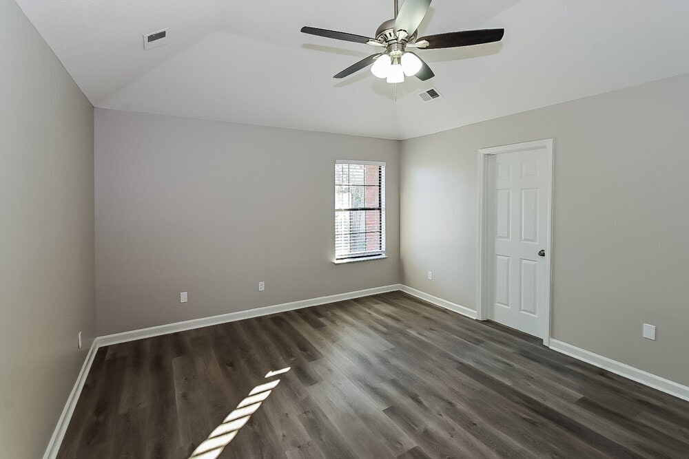 Building Photo - 10873 E Ridge Dr