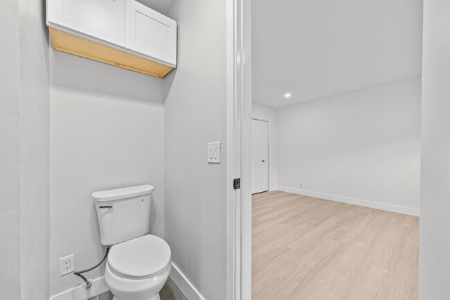 Building Photo - 22434 Salem Ave