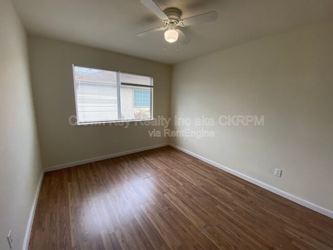 Building Photo - 960 Vallerand Rd