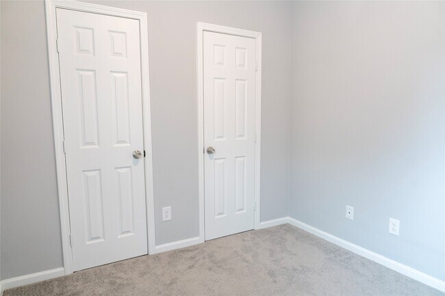 Building Photo - 3915 Brookmeade Dr