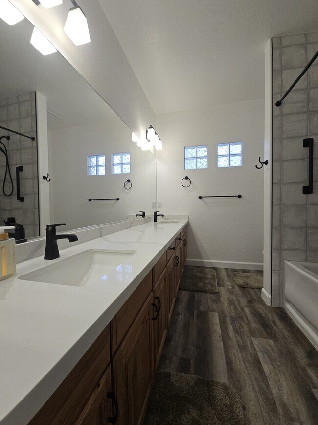 Building Photo - 1701 E Kramer St