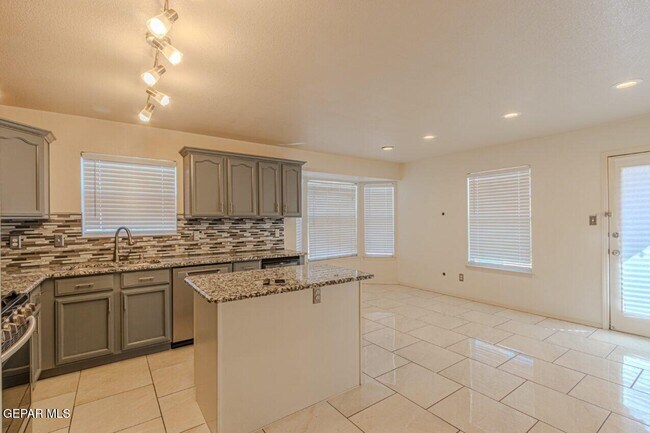 Building Photo - 12536 Tierra China Ct