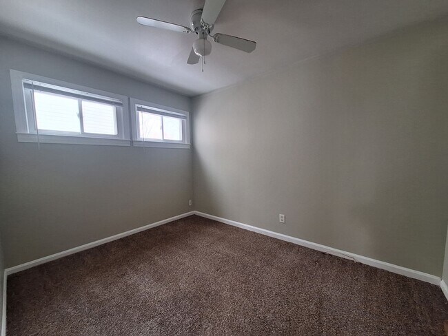 Building Photo - Charming 3 bedroom bungalow freshly updated