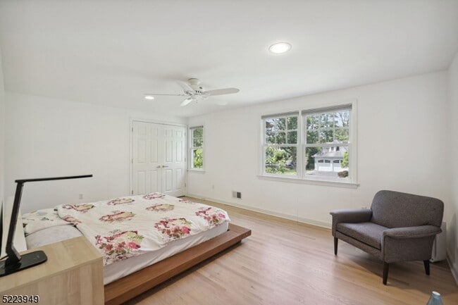 Building Photo - 24 Thackeray Dr