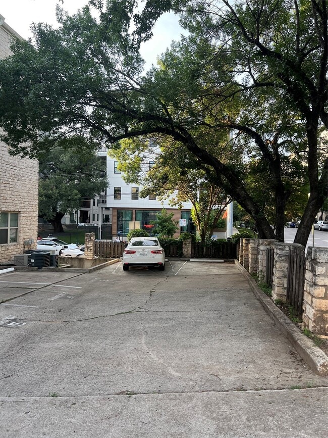 Building Photo - 2414 Longview St