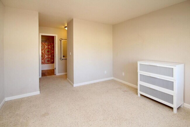 Building Photo - Open House Sunday December 7th 1-2pm  Beautiful Santa Cruz  Townhome in Prime Westside Location.
