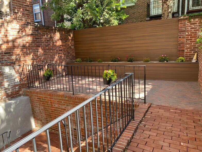 Building Photo - 722 Lombard St