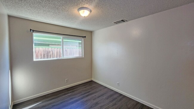 Building Photo - 6013 Brett Dr