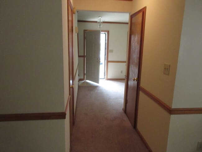 Building Photo - York Crossing Town Houses