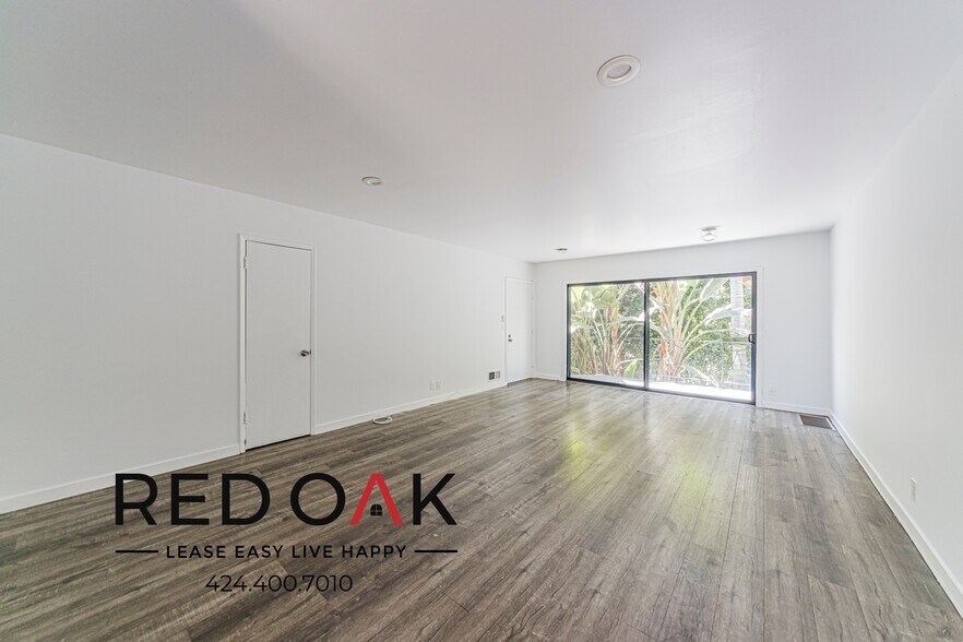 Building Photo - 8770 Shoreham Dr