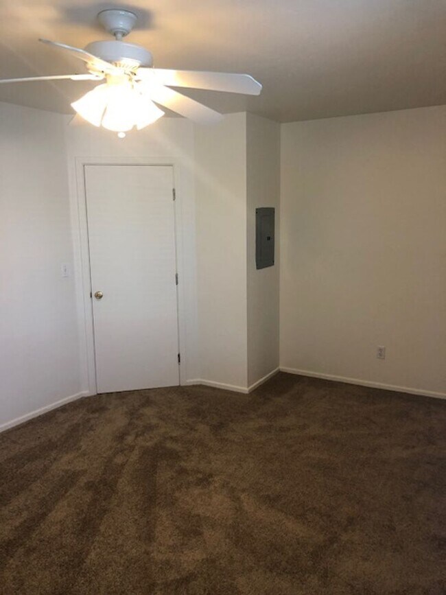 Building Photo - 336-2 E Limberlost-