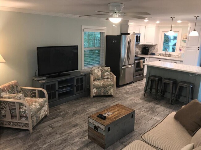 Building Photo - 305 57th St