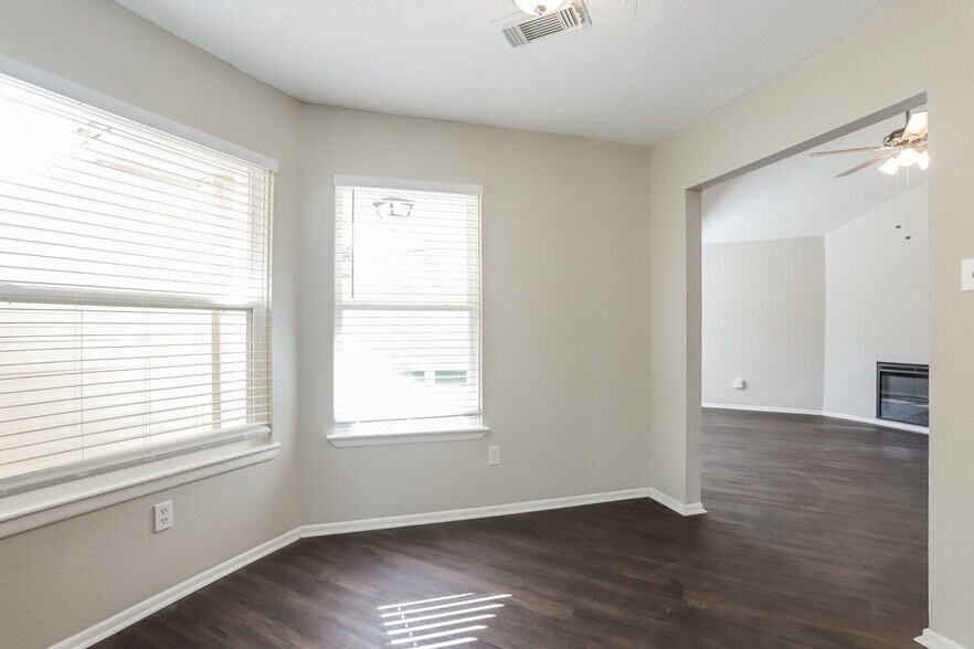 Building Photo - 10318 Bushy Creek Dr
