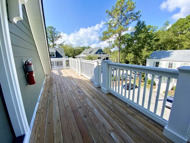 Building Photo - One Bedoom w/ Office Space, In the Heart of Old Town Bluffton!