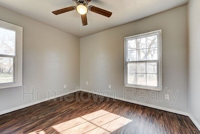 Building Photo - 12813 NE 37th St
