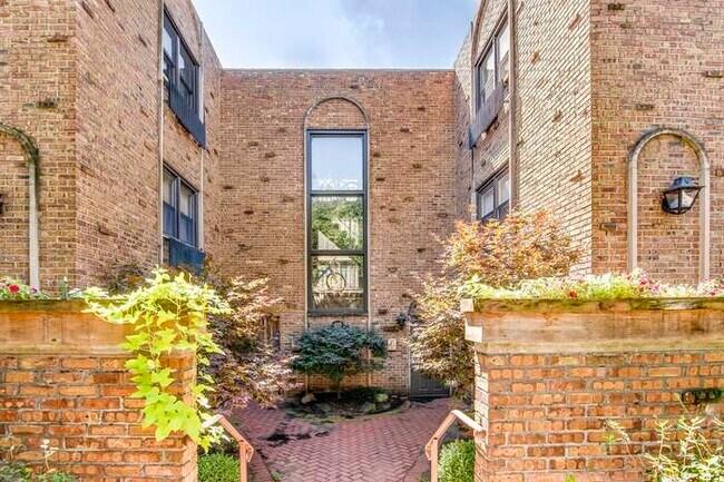 Primary Photo - 455 W Grant Pl