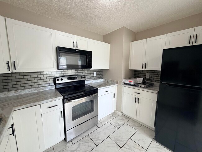 Building Photo - 3594 Almar Rd