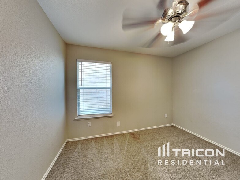 Building Photo - 5448 Kleberg Dr