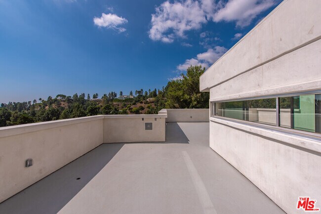Building Photo - 1591 Lindacrest Dr