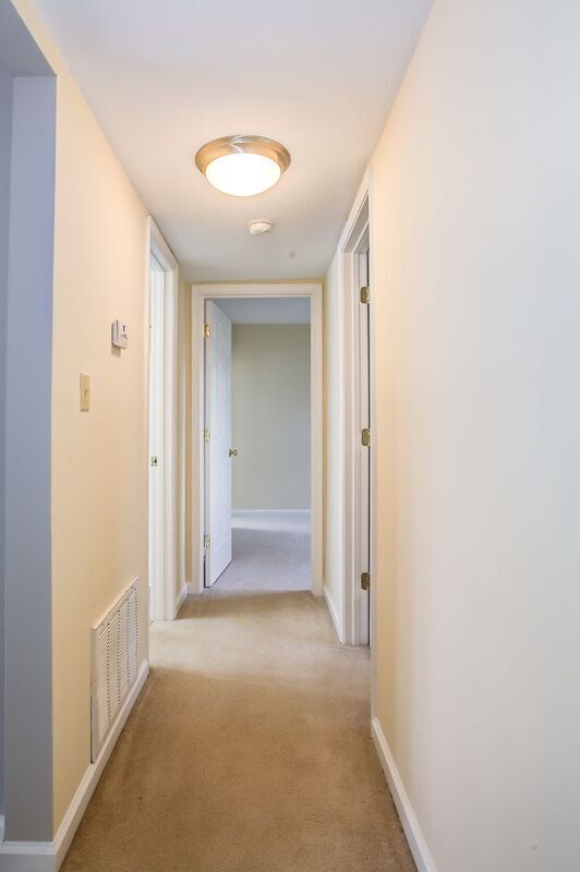 Building Photo - 1221 Villa Ln