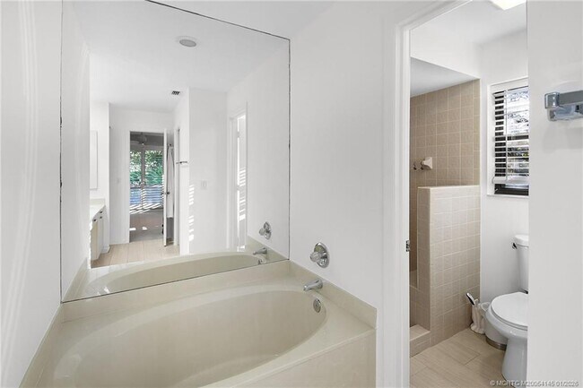 Building Photo - 2225 SW Creekside Dr