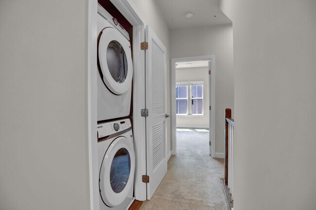 Building Photo - Luxury 4-Story Townhome with Rooftop Terrace!
