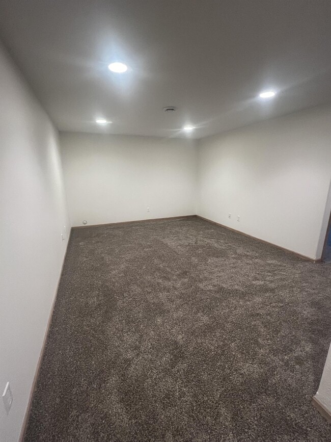 Building Photo - 3322 8th St W