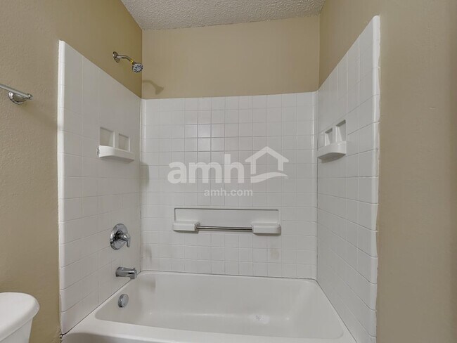 Building Photo - 34 Willow Lakes Dr