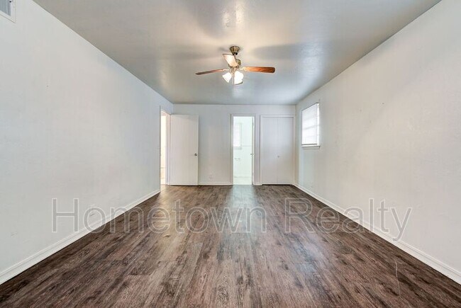 Building Photo - 917 NE 81st St