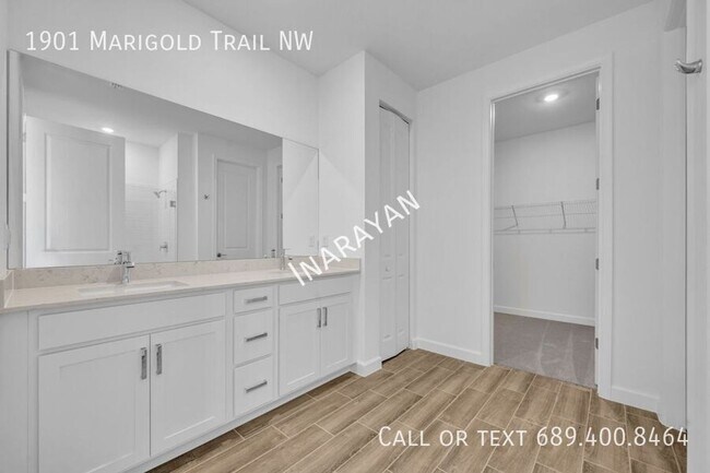Building Photo - Stunning 4-Bedroom Single-Family Home in R...