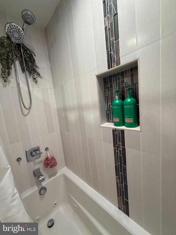 Building Photo - 625 Park Rd NW