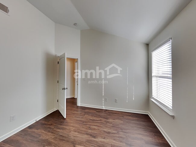 Building Photo - 421 Lossie Ln