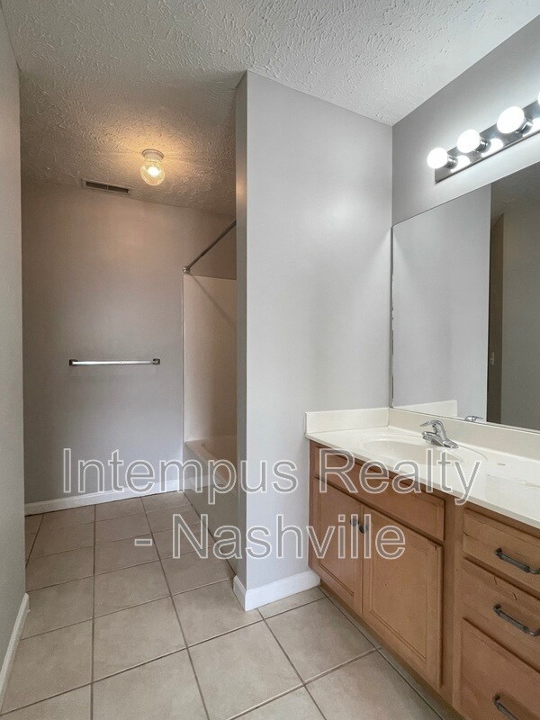 Building Photo - 553 Rose Cottage Cir