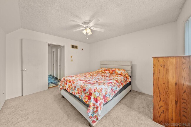 Building Photo - 7565 Charmant Dr