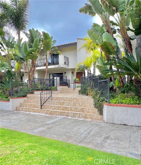 Building Photo - 1301 S Catalina Ave