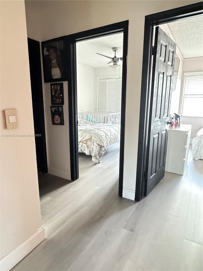 Building Photo - 9986 Royal Palm Blvd