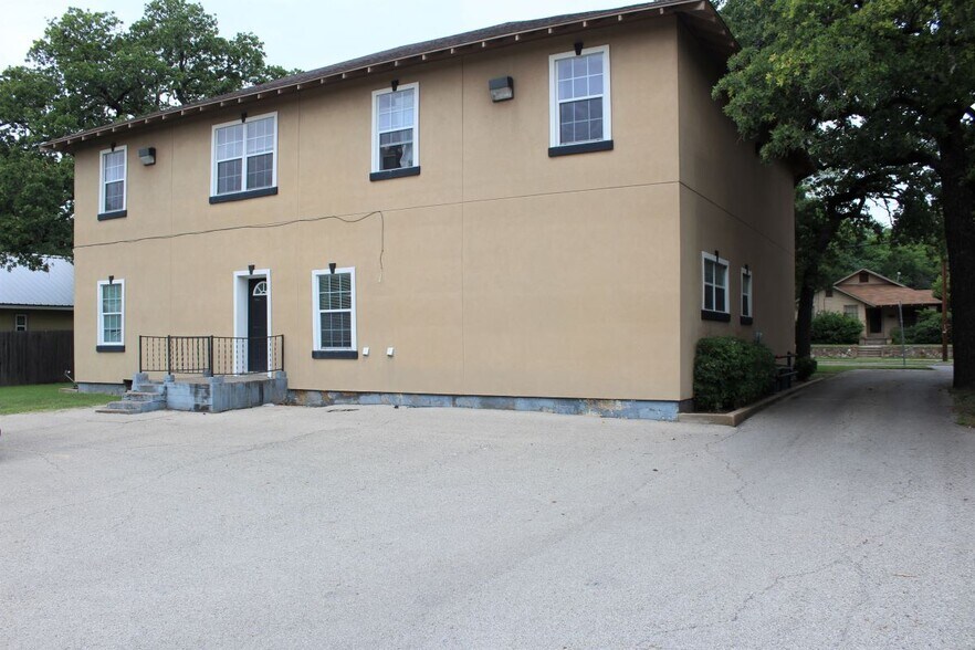 Building Photo - 940 W Tarleton St