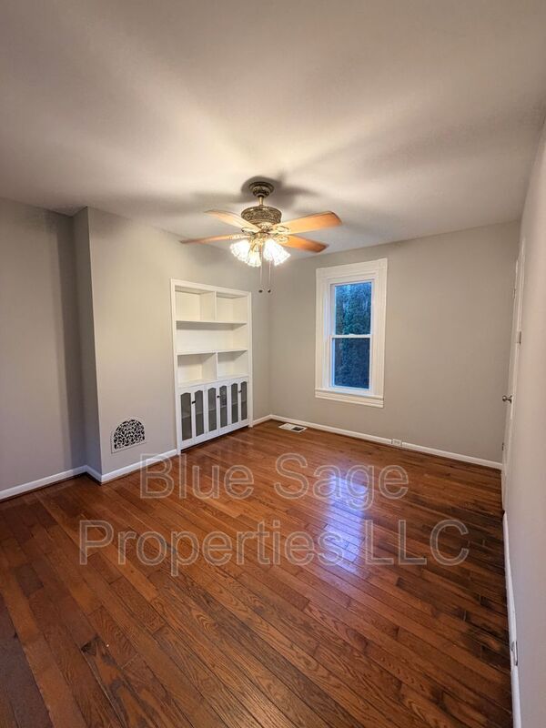 Building Photo - 913 8th Ave