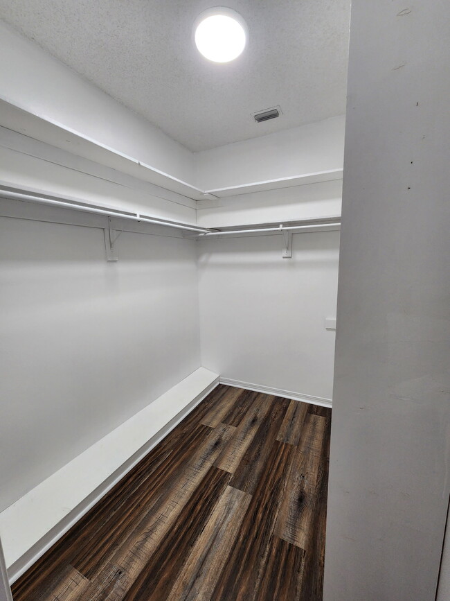 Building Photo - 100 Dunbar Loop