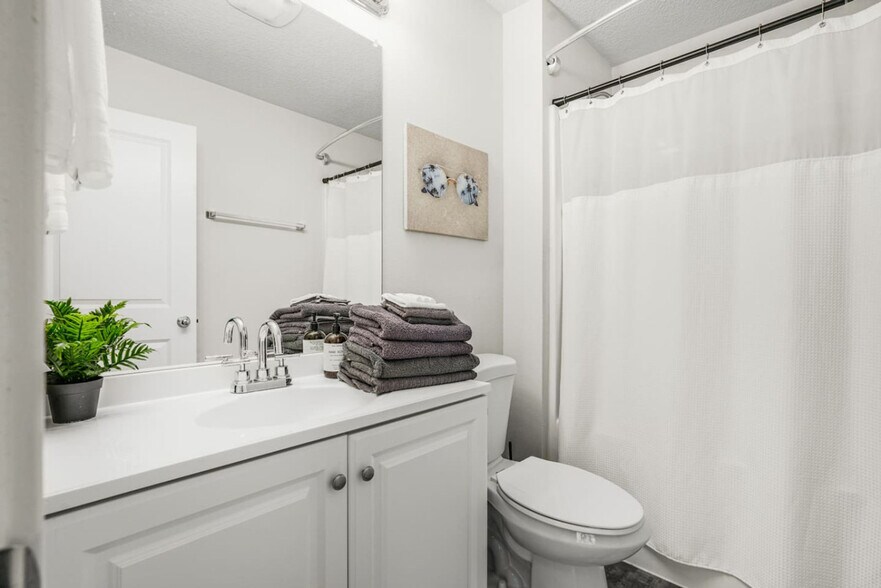 Building Photo - 2702 E 33rd St