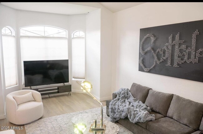 Building Photo - 5536 E Campo Bello Dr