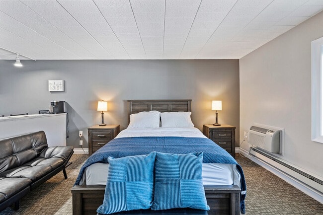 Building Photo - 30 US-9W