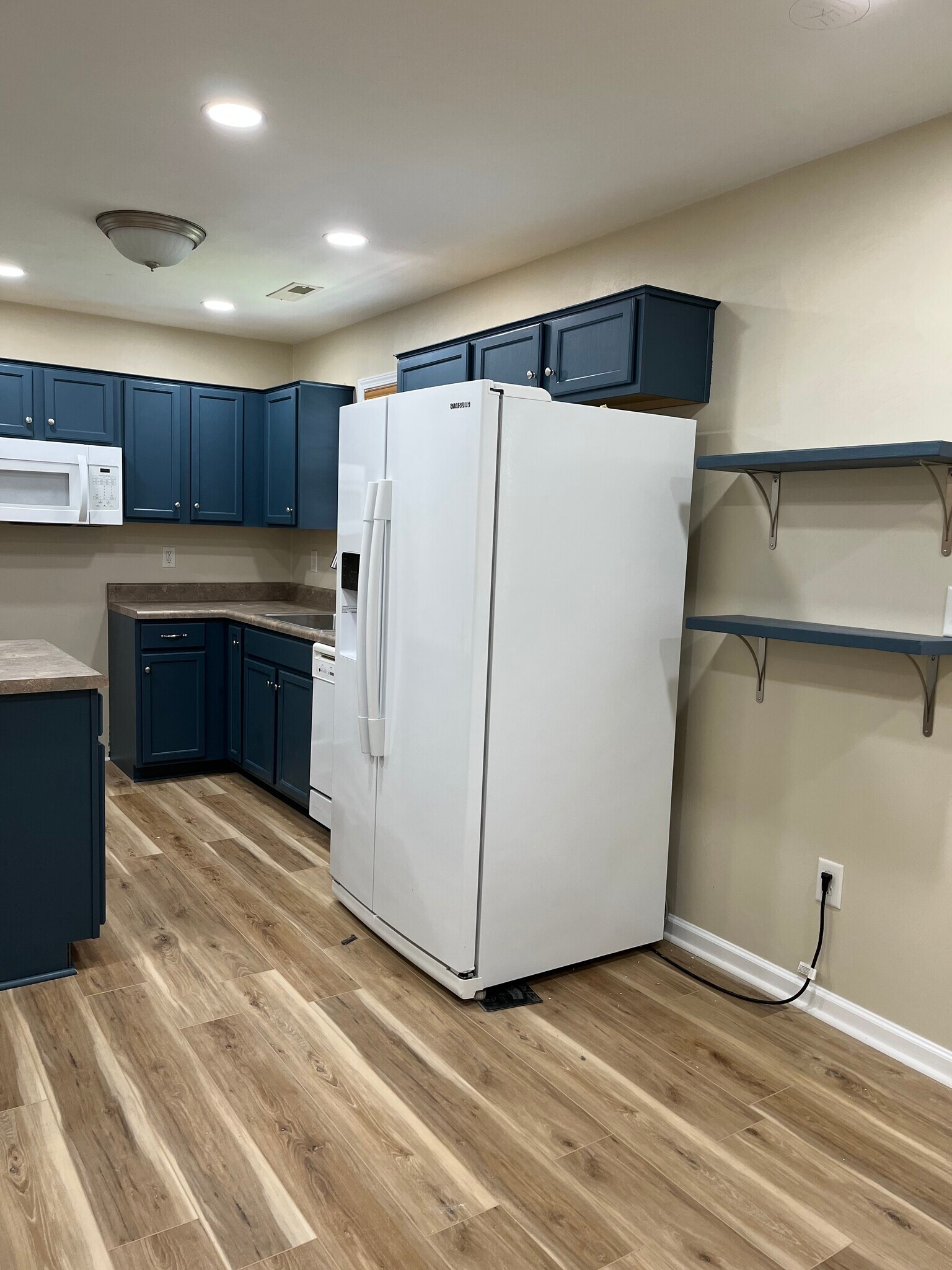 Building Photo - 145 Charleston Ln