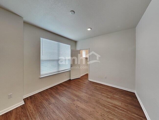 Building Photo - 2733 Wolfcreek