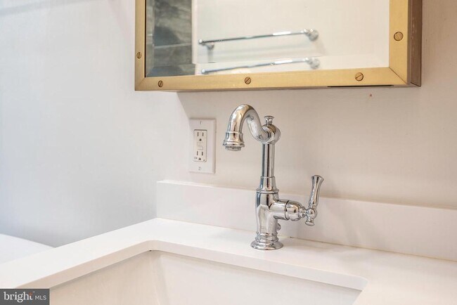 Building Photo - 822 S Royal St