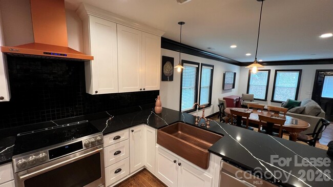 Building Photo - 2301 Remount Rd