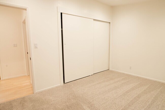 Building Photo - 3 Bedroom 2 Bathroom Home in Mission Canyon