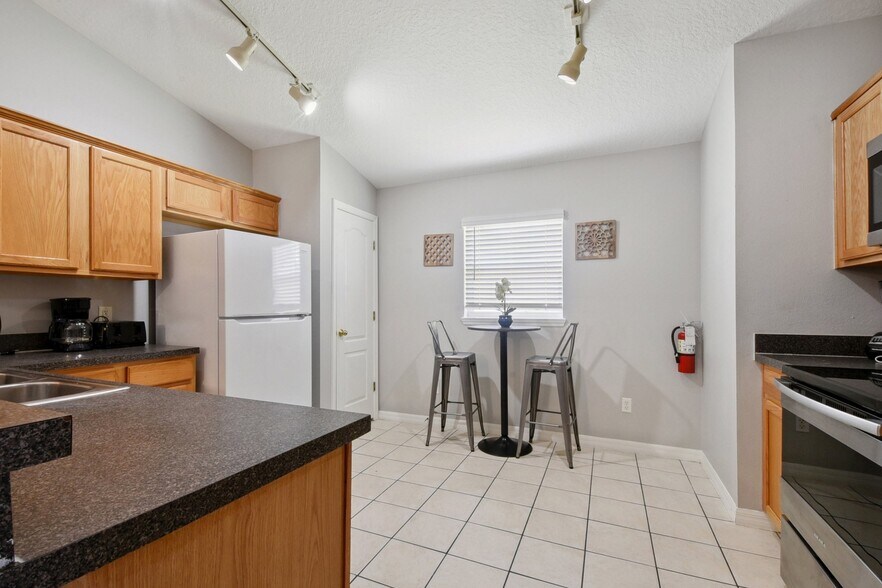 Building Photo - 661 Sandy Ridge Dr