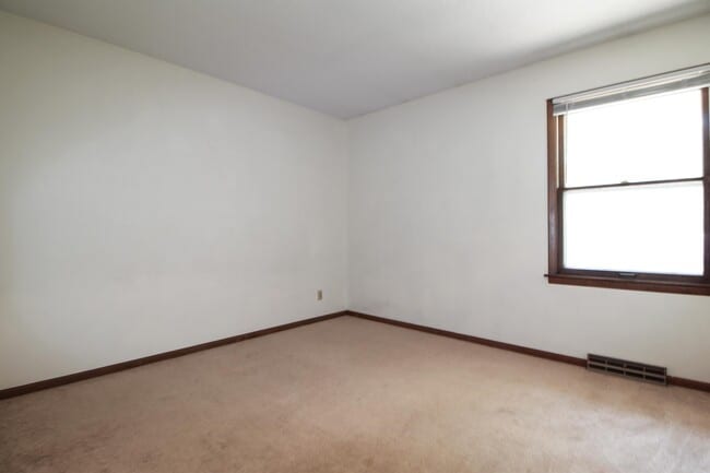 Building Photo - 1832 Ranser Rd